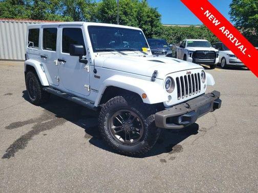 Bright White Clearcoat 2016 Jeep Wrangler Unlimited Sahara