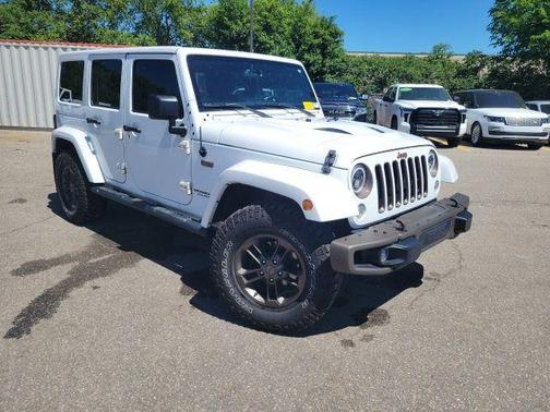 Bright White Clearcoat 2016 Jeep Wrangler Unlimited Sahara