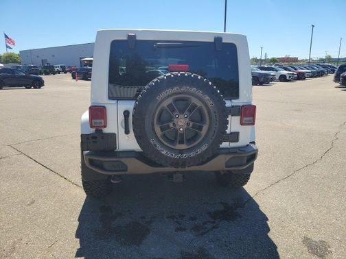 Bright White Clearcoat 2016 Jeep Wrangler Unlimited Sahara