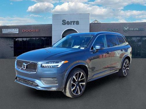 2022 Volvo XC90 T6 Momentum