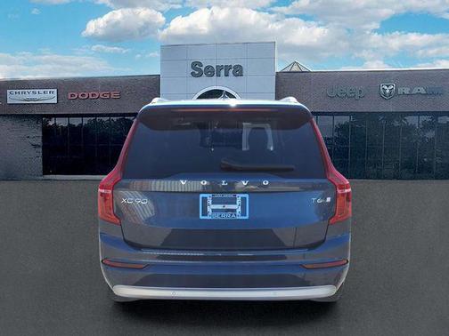 2022 Volvo XC90 T6 Momentum