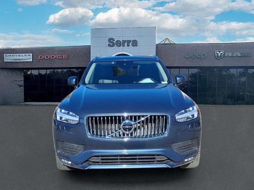 2022 Volvo XC90 T6 Momentum
