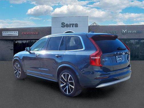 2022 Volvo XC90 T6 Momentum