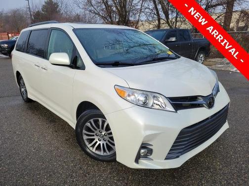 2019 Toyota Sienna XLE