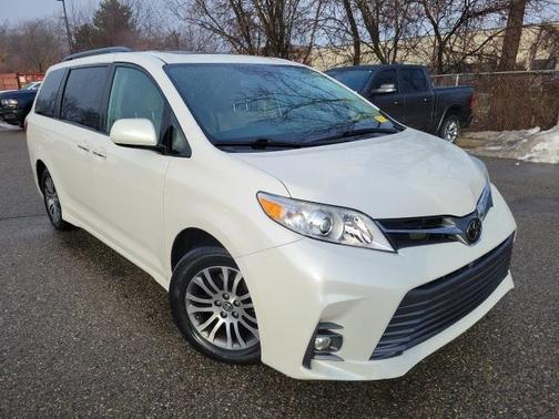 2019 Toyota Sienna XLE