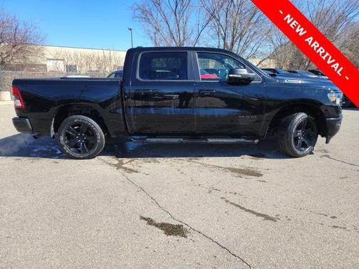Diamond Black Crystal Pearlcoat 2022 RAM 1500 Big Horn/Lone Star