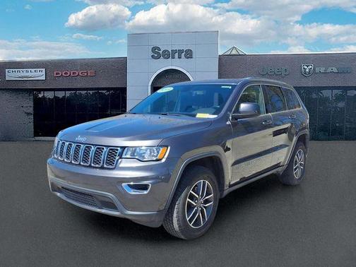 Granite Crystal Metallic Clearcoat 2019 Jeep Grand Cherokee Laredo