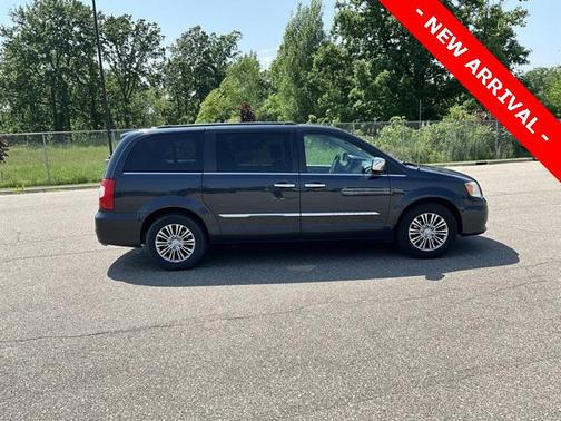 2014 Chrysler Town & Country Touring-L