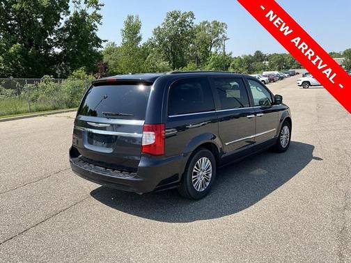2014 Chrysler Town & Country Touring-L