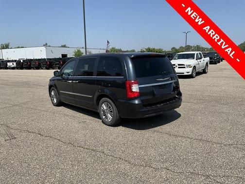 2014 Chrysler Town & Country Touring-L