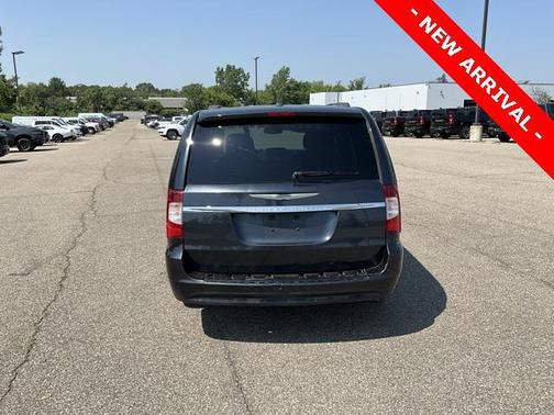 2014 Chrysler Town & Country Touring-L