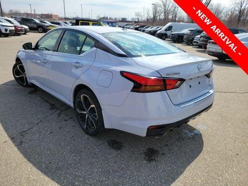 Gray Sky Pearl 2023 Nissan Altima SR Intelligent AWD