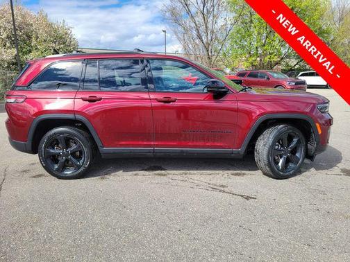 Velvet Red Pearlcoat 2024 Jeep Grand Cherokee Altitude