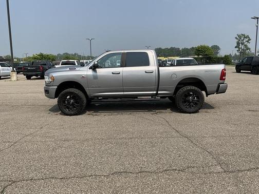 2022 RAM 2500 Big Horn Crew Cab 4x4 6'4' Box