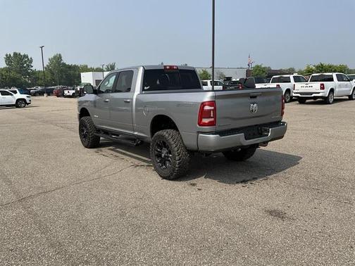 2022 RAM 2500 Big Horn Crew Cab 4x4 6'4' Box