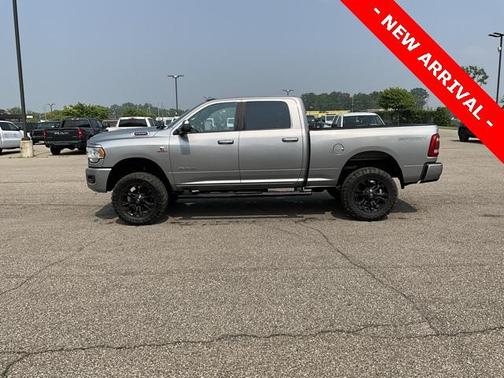 2022 RAM 2500 Big Horn Crew Cab 4x4 6'4' Box