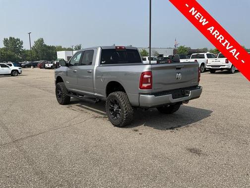2022 RAM 2500 Big Horn Crew Cab 4x4 6'4' Box