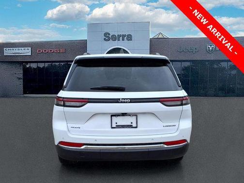 Bright White Clearcoat 2023 Jeep Grand Cherokee Laredo