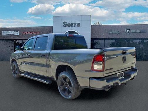 Granite Crystal Metallic Clearcoat 2024 RAM 1500 Big Horn/Lone Star