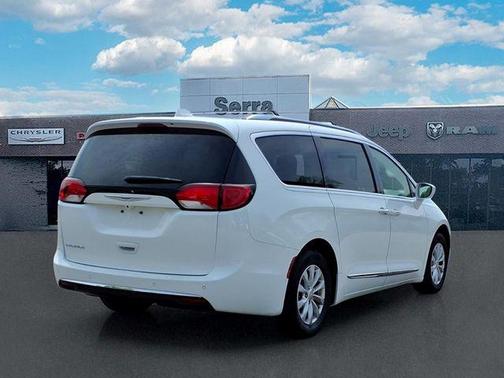 Bright White Clearcoat 2018 Chrysler Pacifica Touring-L Plus