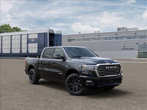 Diamond Black Crystal Pearlcoat 2026 RAM 1500 Laramie