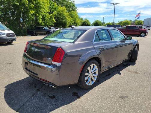 Granite Crystal Metallic Clearcoat 2016 Chrysler 300 S
