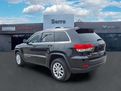 Brilliant Black Crystal Pearlcoat 2014 Jeep Grand Cherokee Laredo