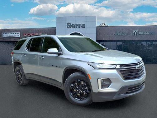 Sterling Gray Metallic 2023 Chevrolet Traverse LT Cloth
