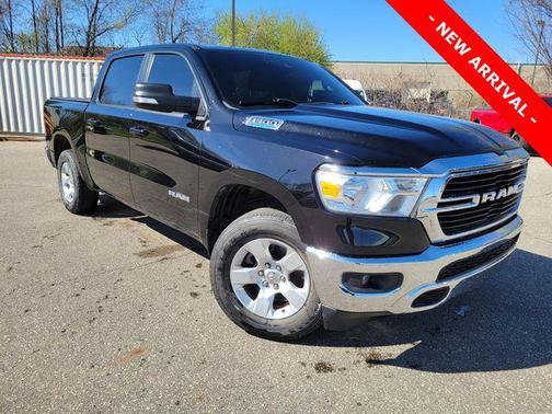 Diamond Black Crystal Pearlcoat 2021 RAM 1500 Big Horn/Lone Star