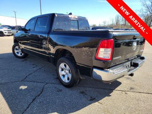 Diamond Black Crystal Pearlcoat 2021 RAM 1500 Big Horn/Lone Star