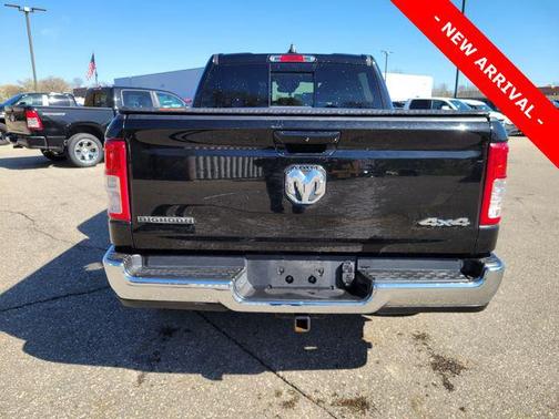 Diamond Black Crystal Pearlcoat 2021 RAM 1500 Big Horn/Lone Star