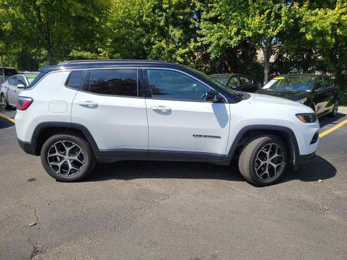 Bright White Clearcoat 2024 Jeep Compass Limited