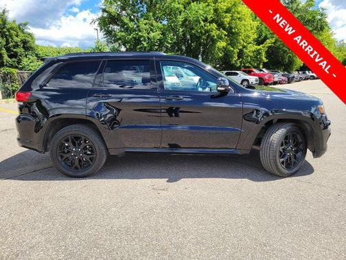 Diamond Black Crystal Pearlcoat 2021 Jeep Grand Cherokee Limited X