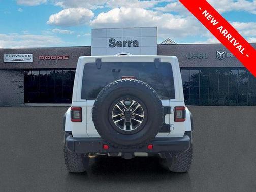 Bright White Clearcoat 2024 Jeep Wrangler Rubicon 392