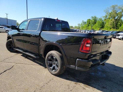 Diamond Black Crystal Pearlcoat 2025 RAM 1500 Big Horn/Lone Star