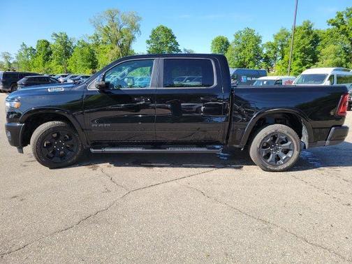 Diamond Black Crystal Pearlcoat 2025 RAM 1500 Big Horn/Lone Star