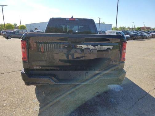 Diamond Black Crystal Pearlcoat 2025 RAM 1500 Big Horn/Lone Star