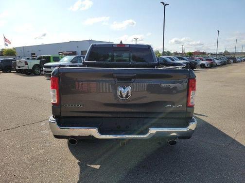 Granite Crystal Metallic Clearcoat 2022 RAM 1500 Big Horn/Lone Star