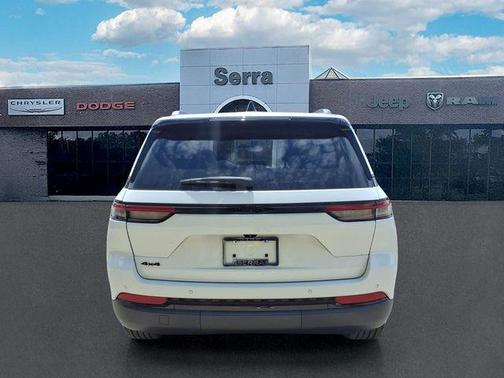 Bright White Clearcoat 2023 Jeep Grand Cherokee Altitude