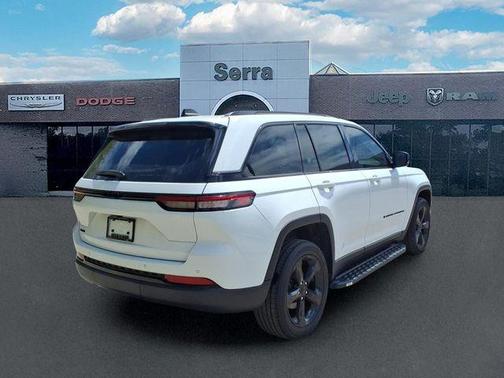 Bright White Clearcoat 2023 Jeep Grand Cherokee Altitude