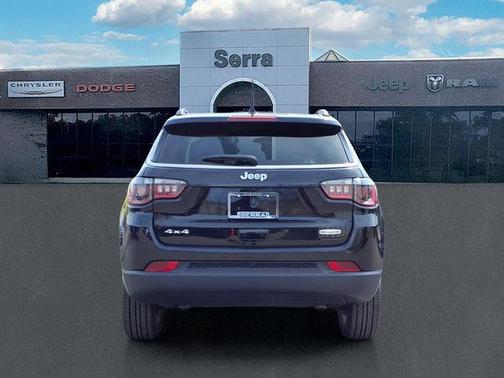 Diamond Black Crystal Pearlcoat 2023 Jeep Compass Latitude Lux