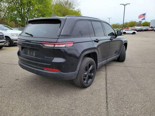 Diamond Black Crystal Pearlcoat 2025 Jeep Grand Cherokee Limited
