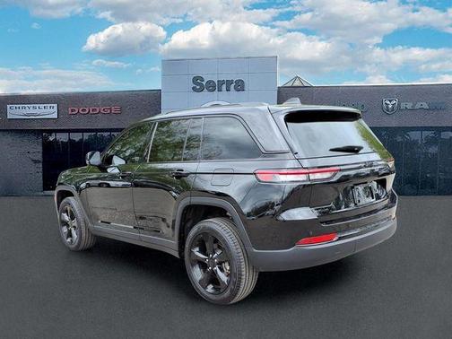 Diamond Black Crystal Pearlcoat 2025 Jeep Grand Cherokee Limited