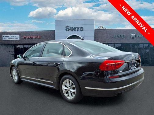 Black Uni 2016 Volkswagen Passat 1.8T S