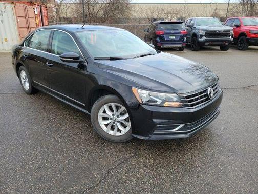 Black Uni 2016 Volkswagen Passat 1.8T S