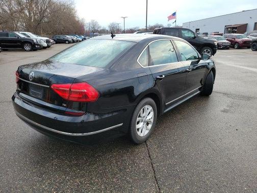 Black Uni 2016 Volkswagen Passat 1.8T S