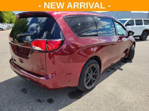 Velvet Red Pearlcoat 2020 Chrysler Pacifica L