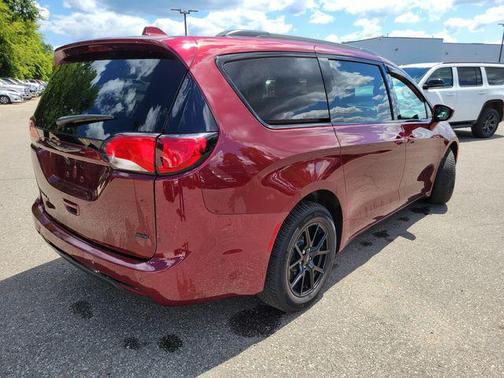 Velvet Red Pearlcoat 2020 Chrysler Pacifica L