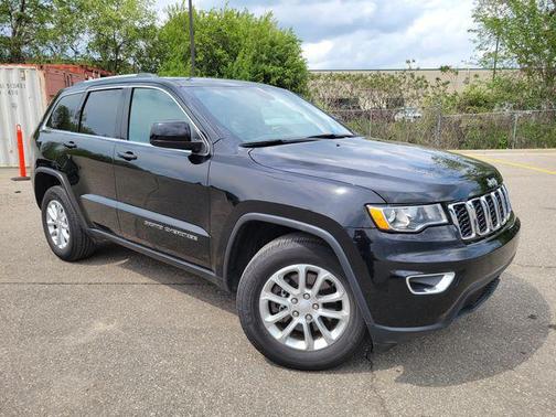 Diamond Black Crystal Pearlcoat 2021 Jeep Grand Cherokee Laredo