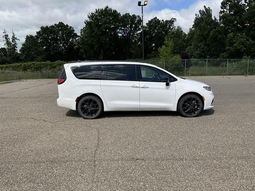 2024 Chrysler Pacifica Limited